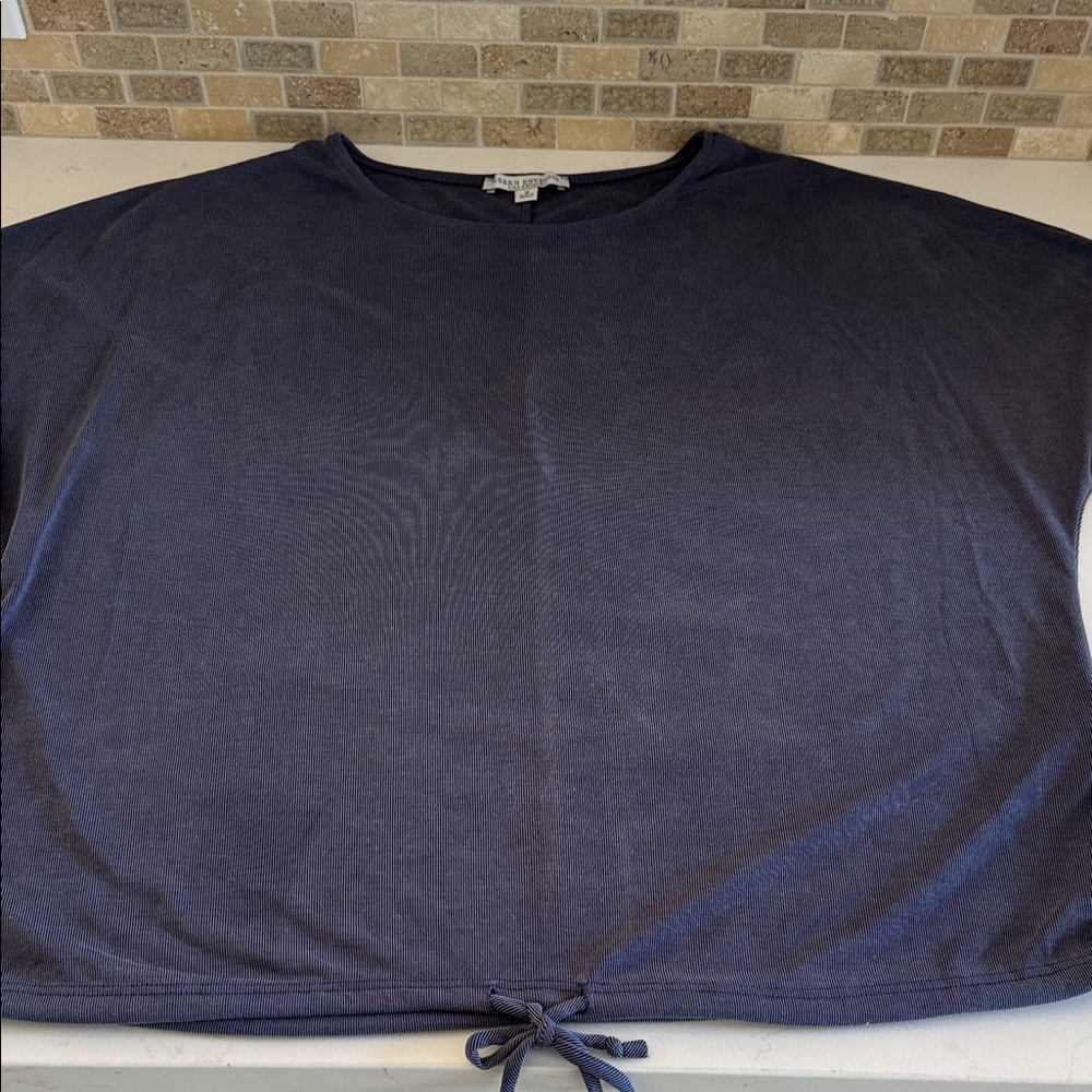 Green Envelope Navy cap Sleeve Top Size: M NWOT